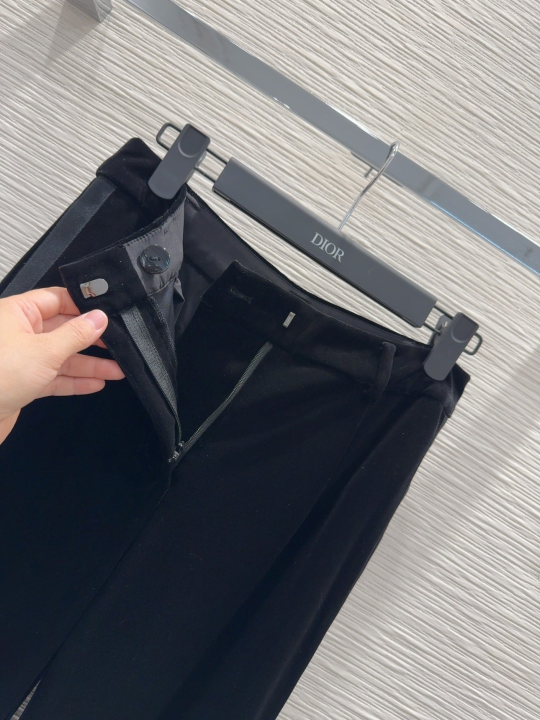 🛍️ Christian Dio* 👑2025FW新款丝绒长裤 不挑剔身形要求 上身特别赞！搭配的风格也