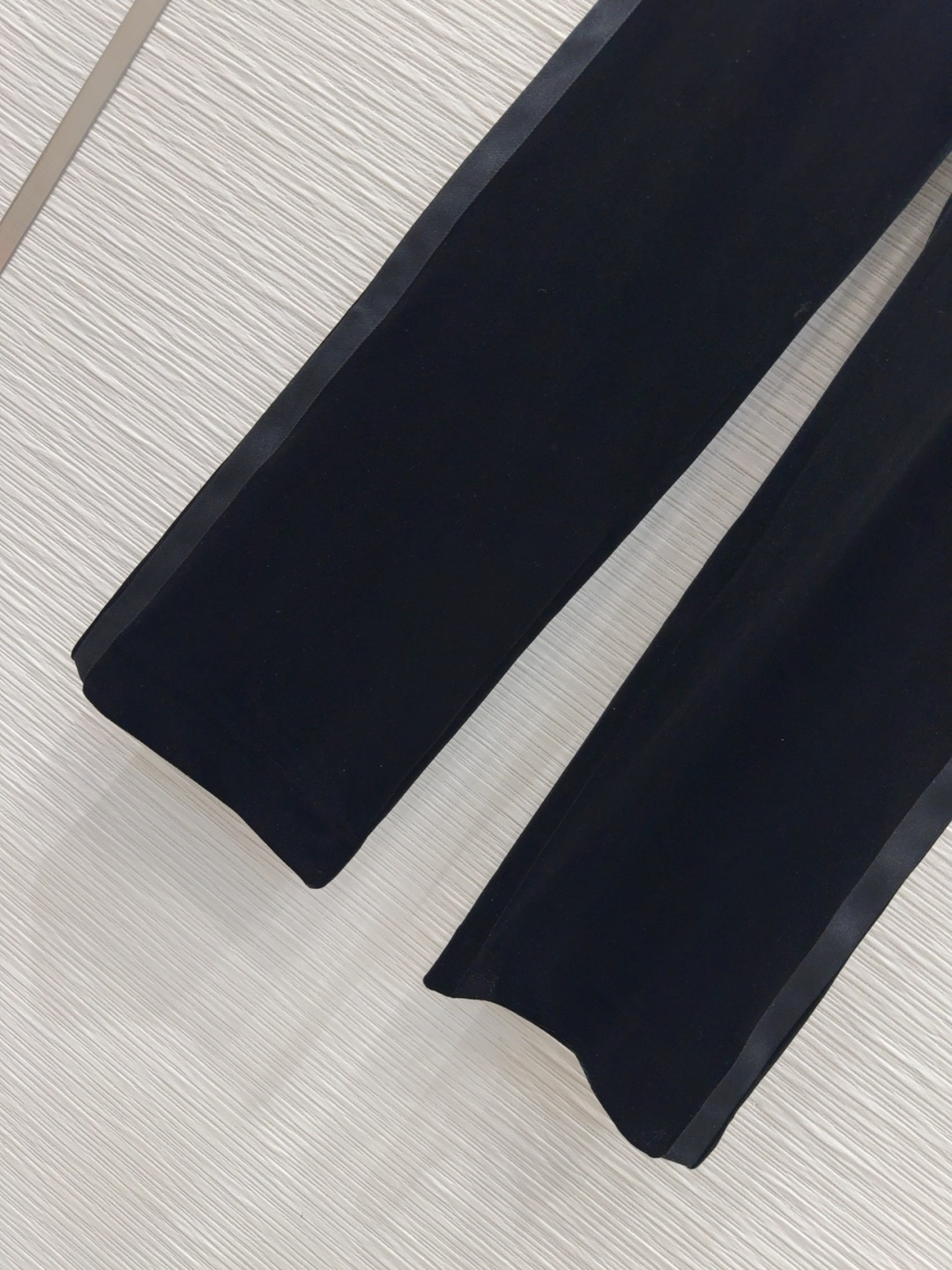 🛍️ Christian Dio* 👑2025FW新款丝绒长裤 不挑剔身形要求 上身特别赞！搭配的风格也