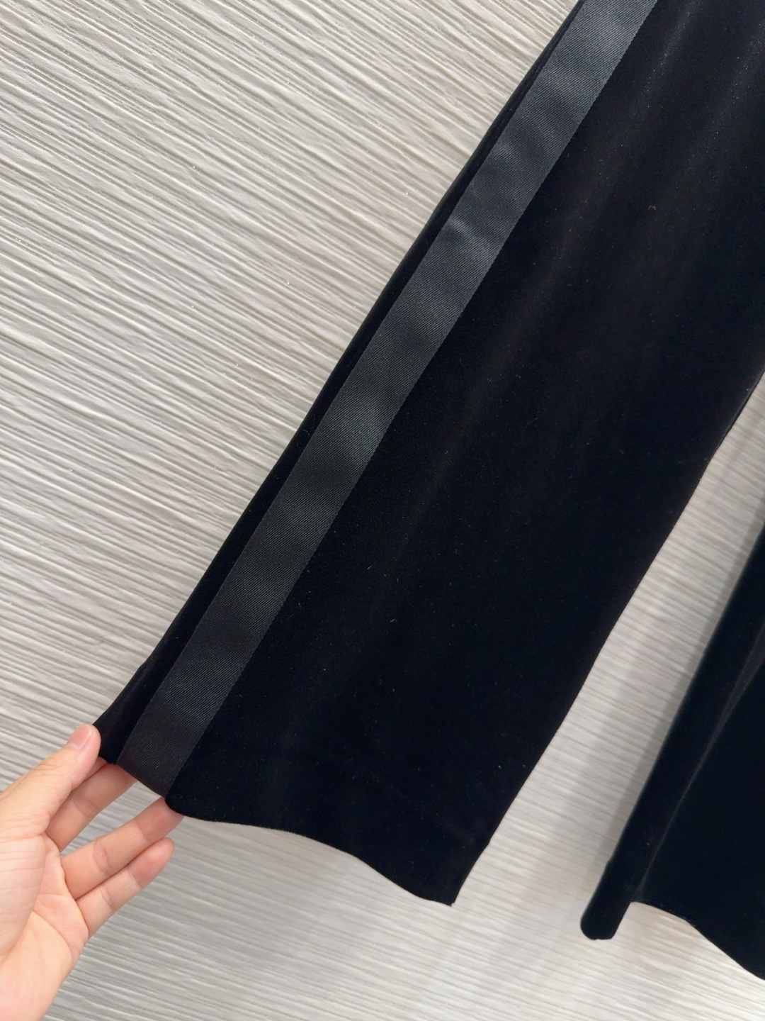 🛍️ Christian Dio* 👑2025FW新款丝绒长裤 不挑剔身形要求 上身特别赞！搭配的风格也