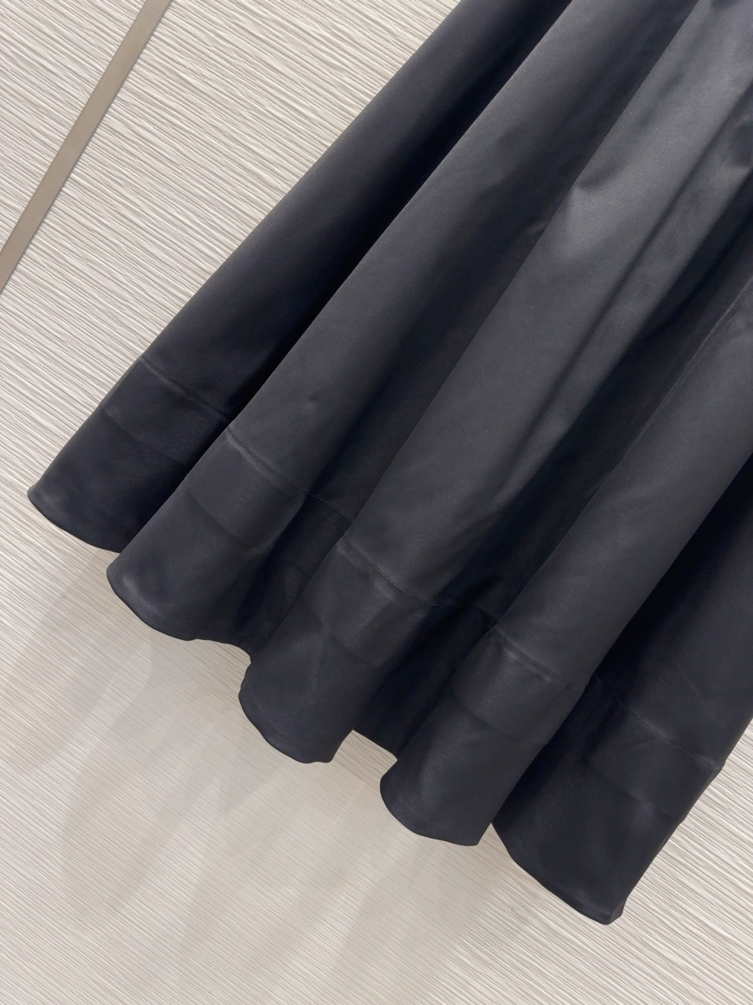 🛍️ Christian Dio* 👑2025FW新款半裙 又一款时尚达人的心头好！细节精致 每一件到手