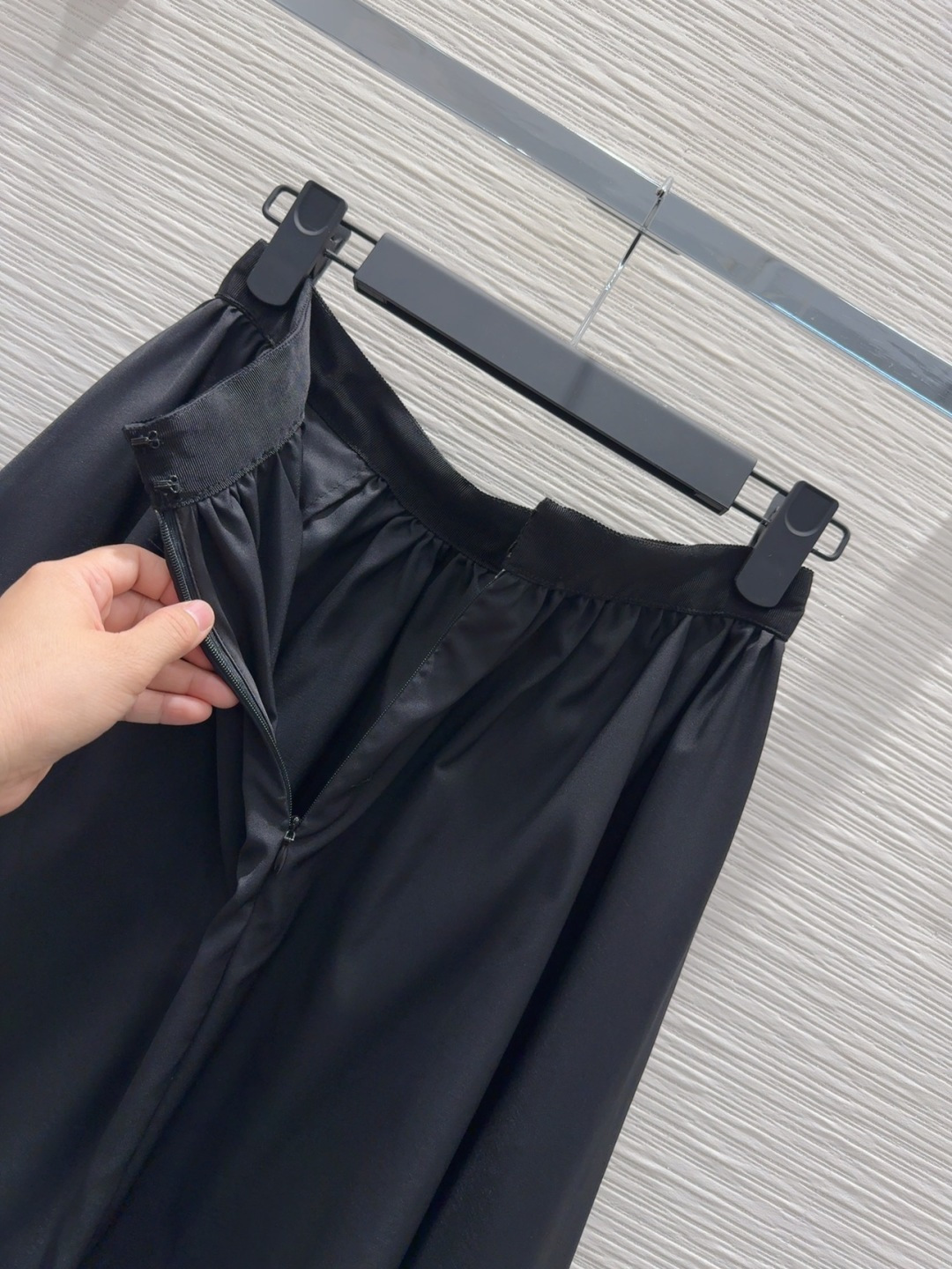 🛍️ Christian Dio* 👑2025FW新款半裙 又一款时尚达人的心头好！细节精致 每一件到手