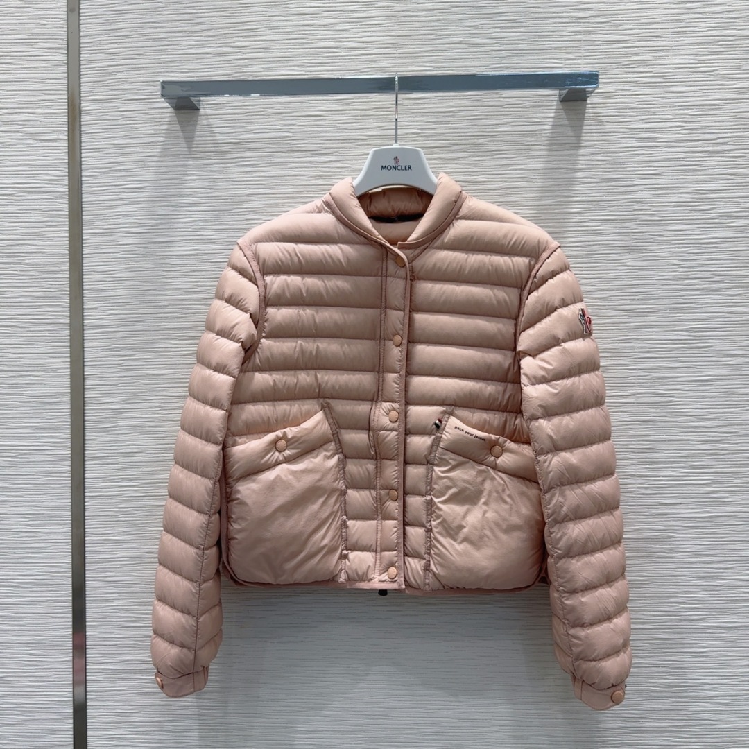 🛍️Moncle*👑2025FW新款羽绒服 90%鹅绒 充绒量71克 整体保暖效果拉满，常规款羽绒服 休