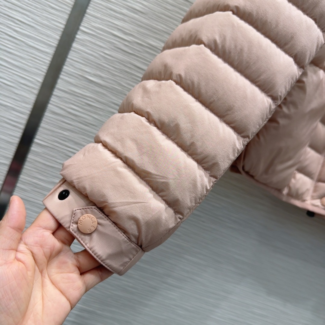 🛍️Moncle*👑2025FW新款羽绒服 90%鹅绒 充绒量71克 整体保暖效果拉满，常规款羽绒服 休
