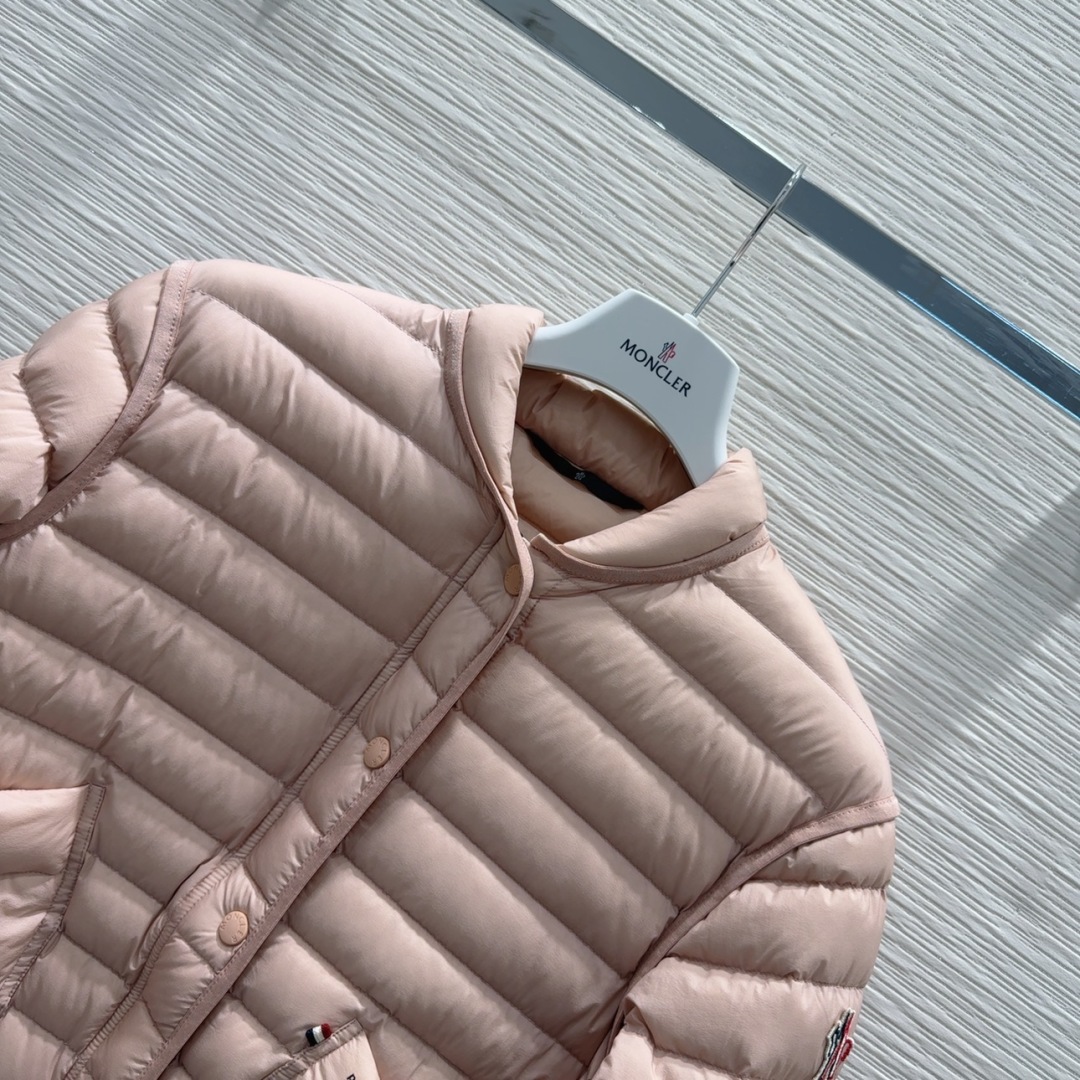 🛍️Moncle*👑2025FW新款羽绒服 90%鹅绒 充绒量71克 整体保暖效果拉满，常规款羽绒服 休