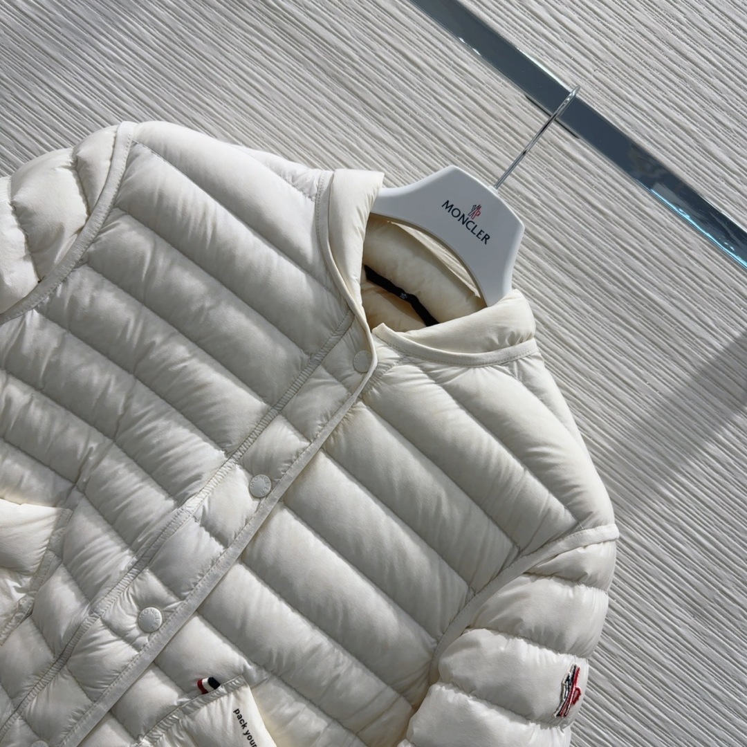 🛍️Moncle*👑2025FW新款羽绒服 90%鹅绒 充绒量71克 整体保暖效果拉满，常规款羽绒服 休