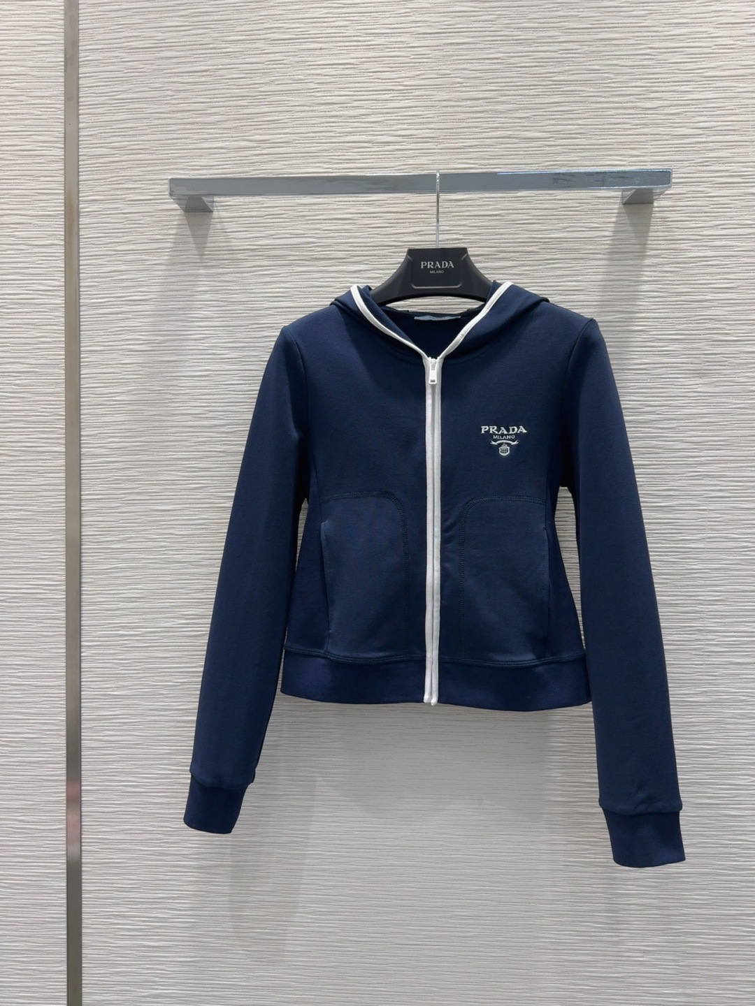 🛍️Prad*👑 2025FW新款套装 上身显瘦又提升时髦度，复古优雅气质单品。衣橱必备！做工品质看细节