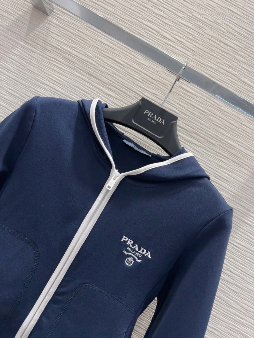 🛍️Prad*👑 2025FW新款套装 上身显瘦又提升时髦度，复古优雅气质单品。衣橱必备！做工品质看细节