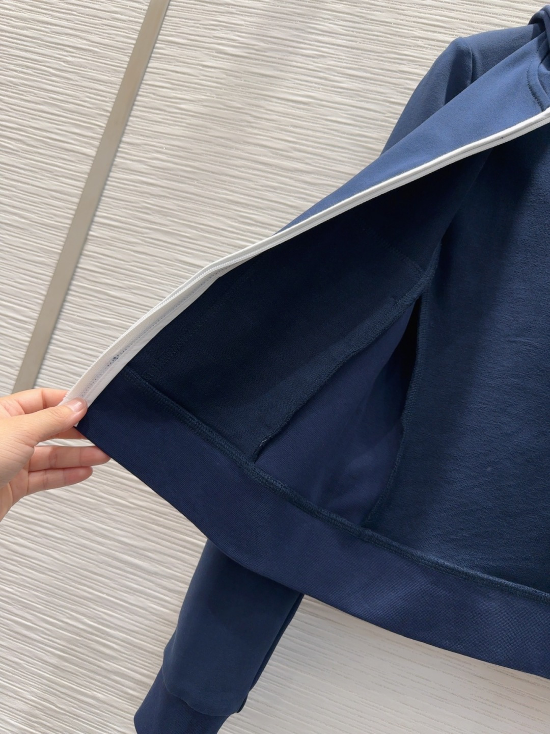 🛍️Prad*👑 2025FW新款套装 上身显瘦又提升时髦度，复古优雅气质单品。衣橱必备！做工品质看细节