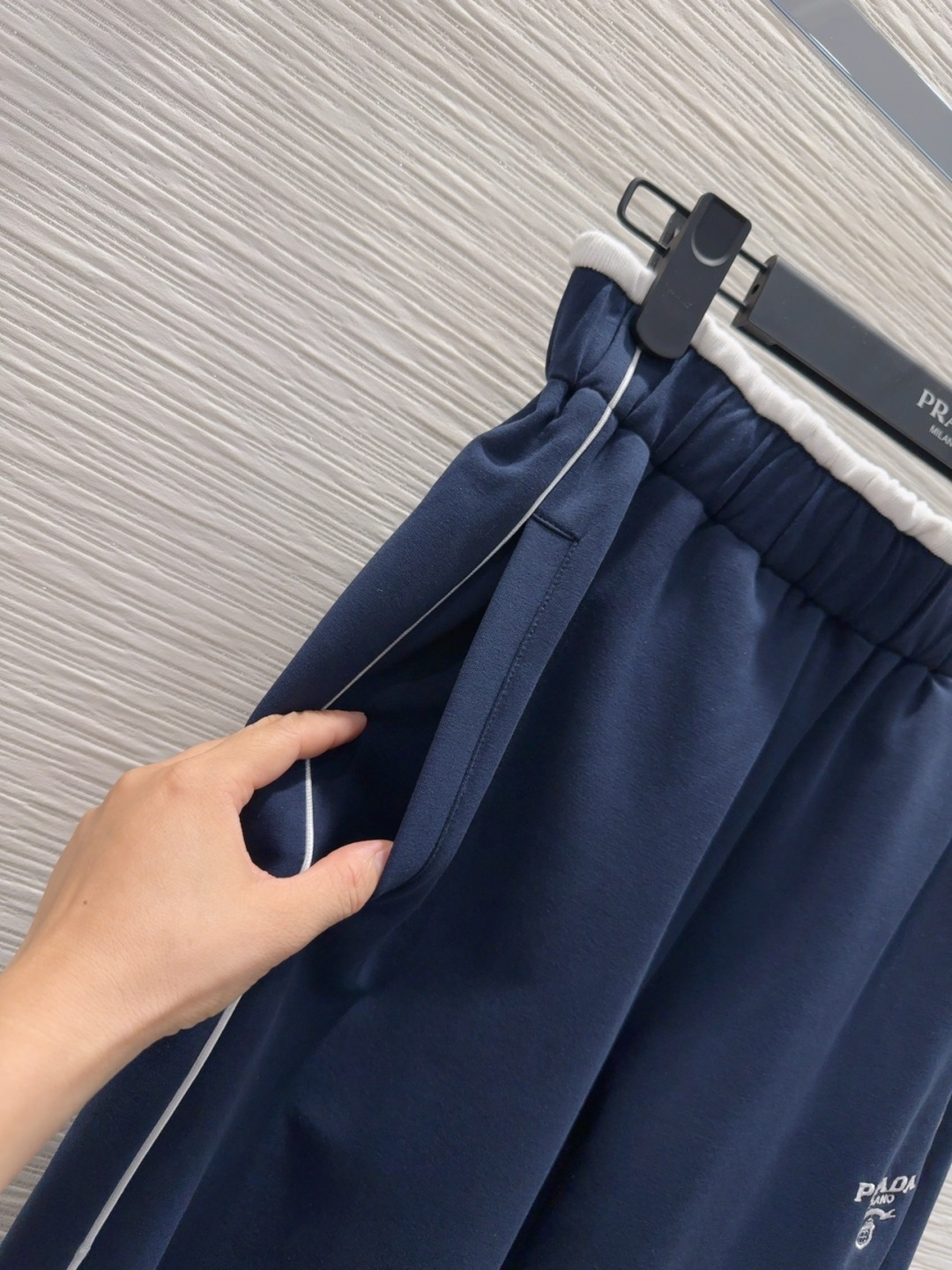 🛍️Prad*👑 2025FW新款套装 上身显瘦又提升时髦度，复古优雅气质单品。衣橱必备！做工品质看细节