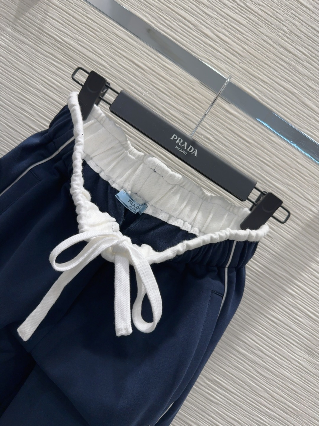 🛍️Prad*👑 2025FW新款套装 上身显瘦又提升时髦度，复古优雅气质单品。衣橱必备！做工品质看细节