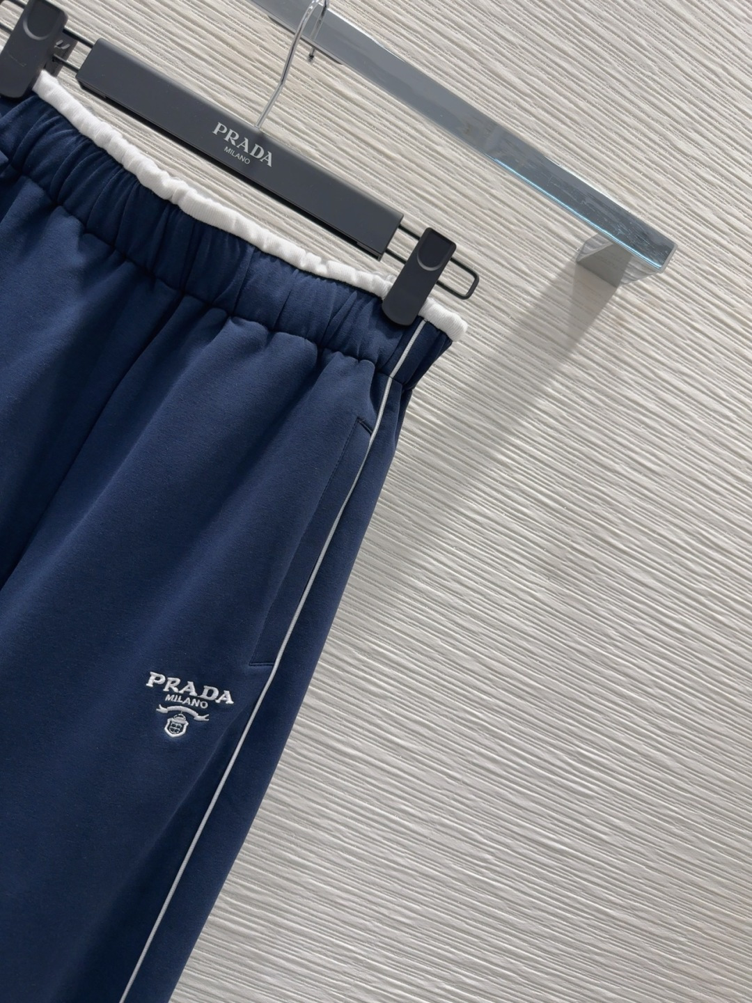 🛍️Prad*👑 2025FW新款套装 上身显瘦又提升时髦度，复古优雅气质单品。衣橱必备！做工品质看细节