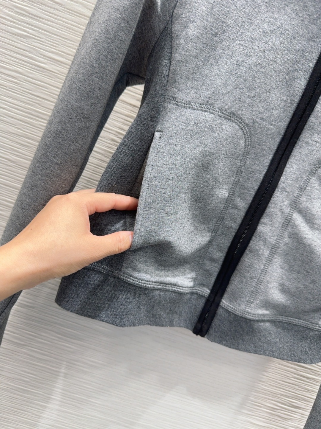 🛍️Prad*👑 2025FW新款套装 上身显瘦又提升时髦度，复古优雅气质单品。衣橱必备！做工品质看细节