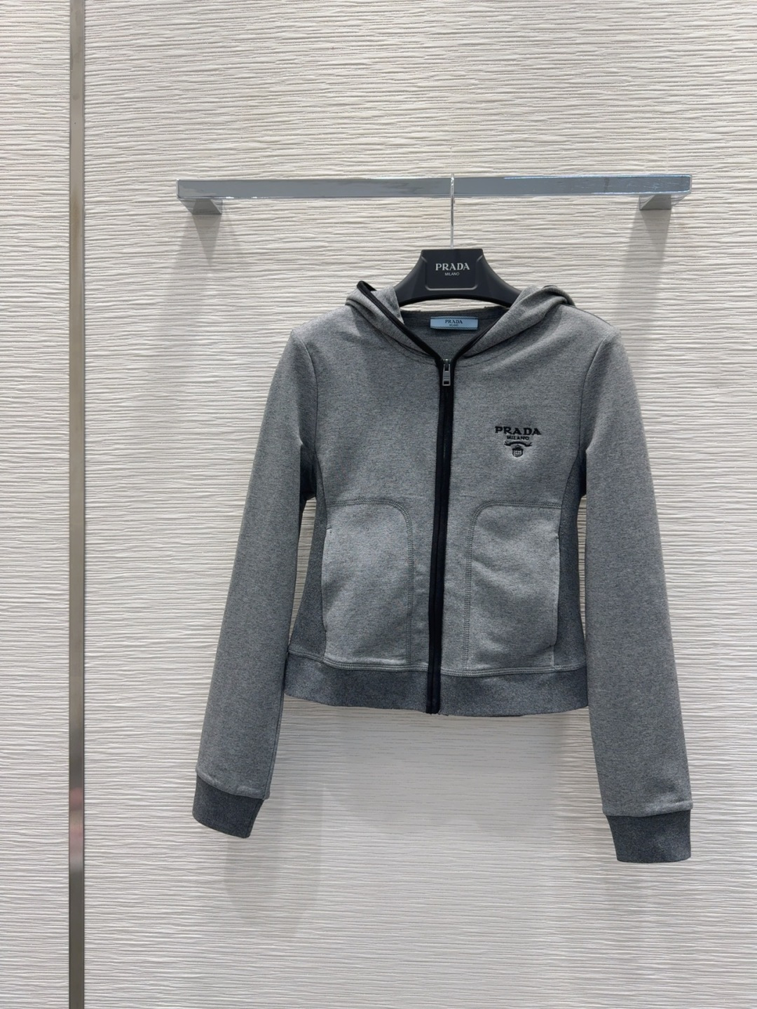 🛍️Prad*👑 2025FW新款套装 上身显瘦又提升时髦度，复古优雅气质单品。衣橱必备！做工品质看细节