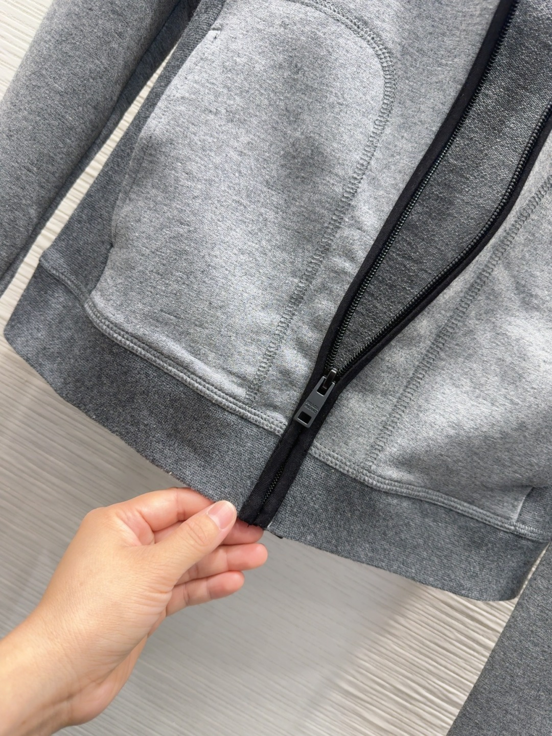 🛍️Prad*👑 2025FW新款套装 上身显瘦又提升时髦度，复古优雅气质单品。衣橱必备！做工品质看细节