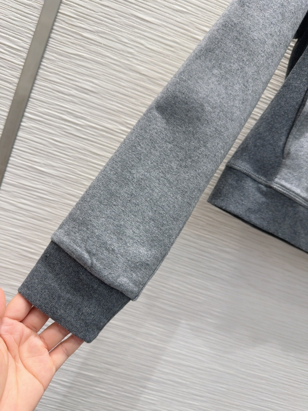 🛍️Prad*👑 2025FW新款套装 上身显瘦又提升时髦度，复古优雅气质单品。衣橱必备！做工品质看细节