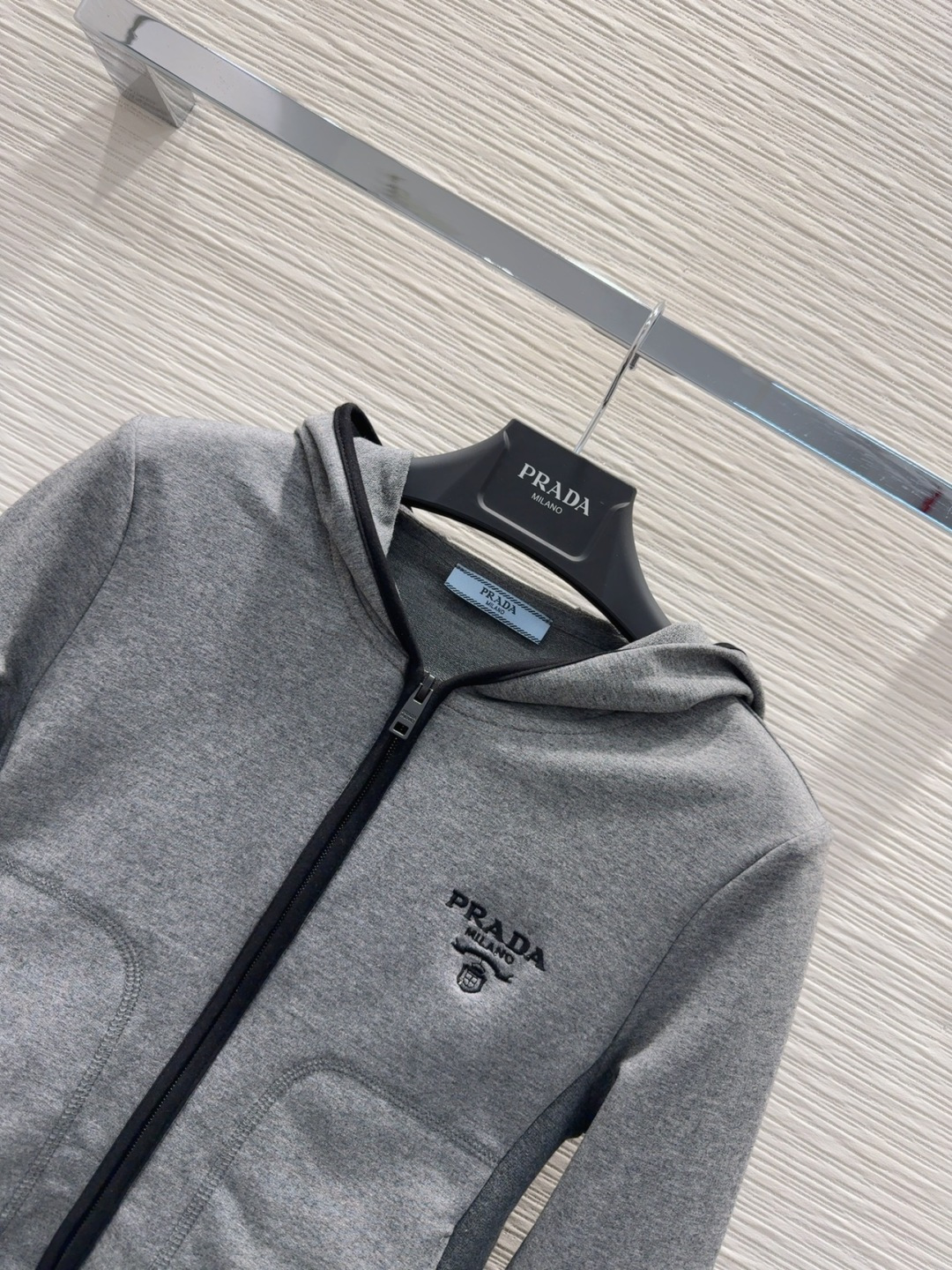 🛍️Prad*👑 2025FW新款套装 上身显瘦又提升时髦度，复古优雅气质单品。衣橱必备！做工品质看细节