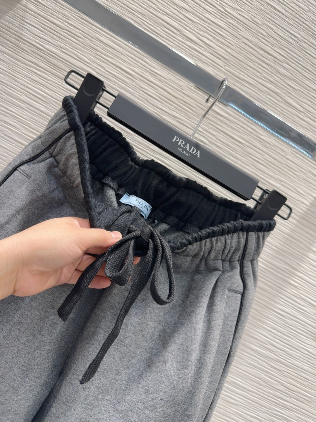 🛍️Prad*👑 2025FW新款套装 上身显瘦又提升时髦度，复古优雅气质单品。衣橱必备！做工品质看细节