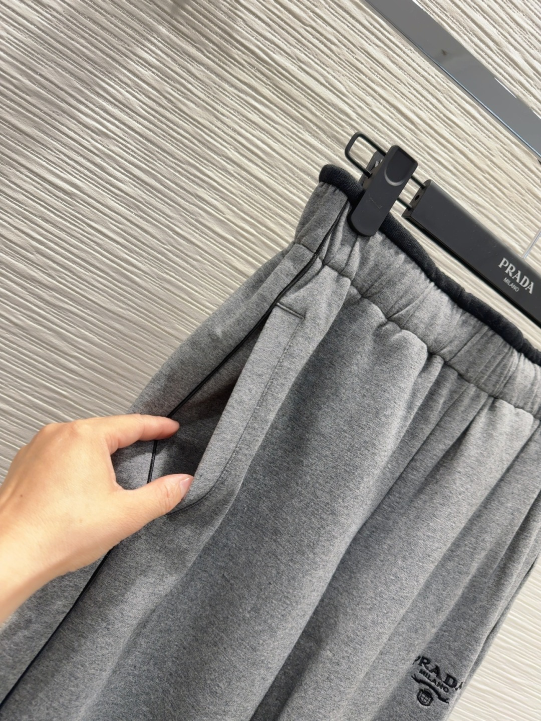 🛍️Prad*👑 2025FW新款套装 上身显瘦又提升时髦度，复古优雅气质单品。衣橱必备！做工品质看细节