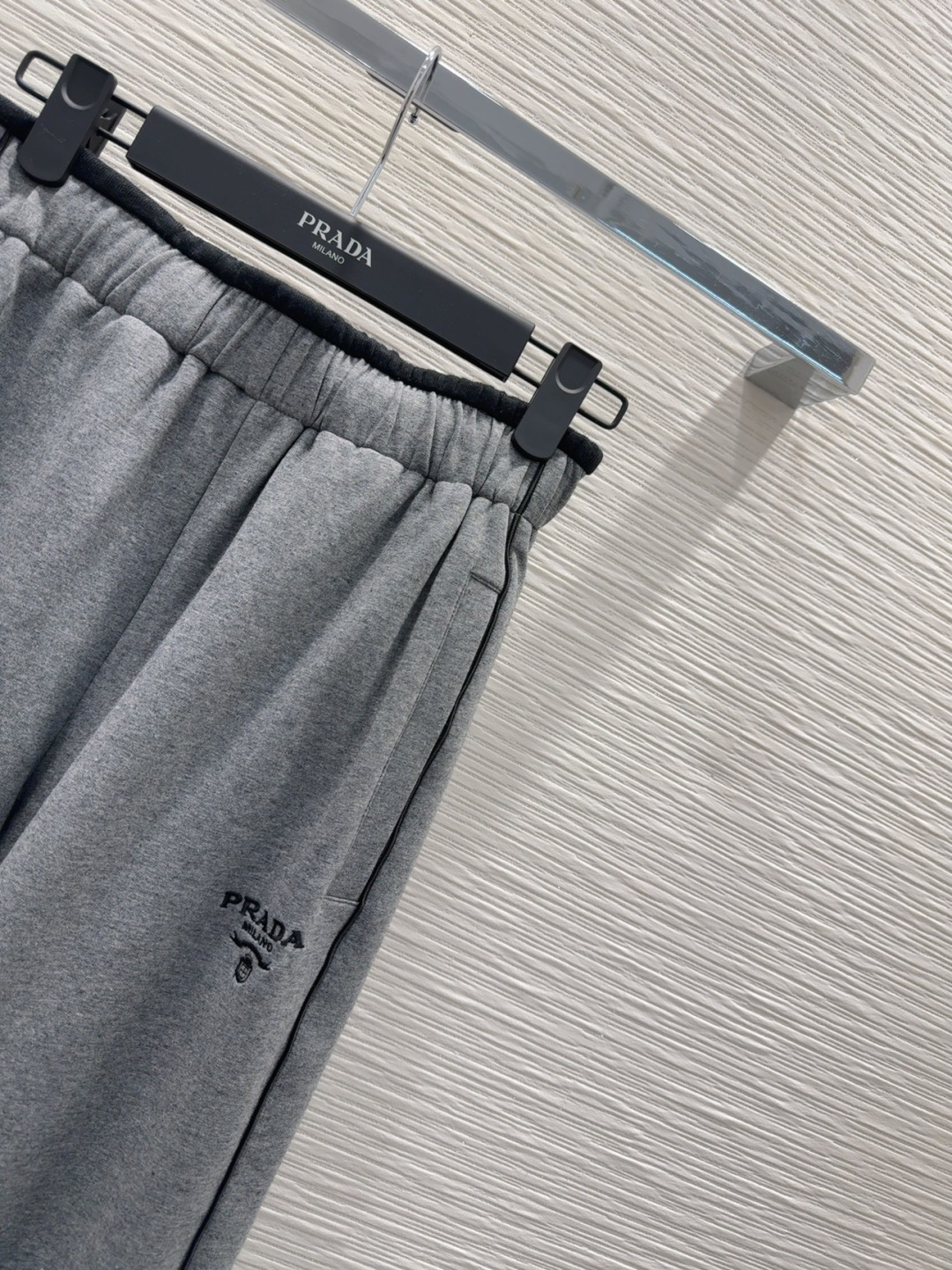 🛍️Prad*👑 2025FW新款套装 上身显瘦又提升时髦度，复古优雅气质单品。衣橱必备！做工品质看细节