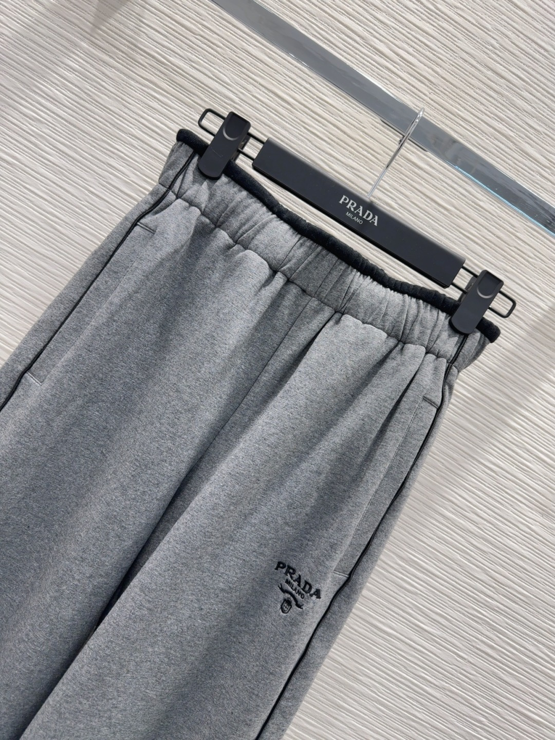 🛍️Prad*👑 2025FW新款套装 上身显瘦又提升时髦度，复古优雅气质单品。衣橱必备！做工品质看细节