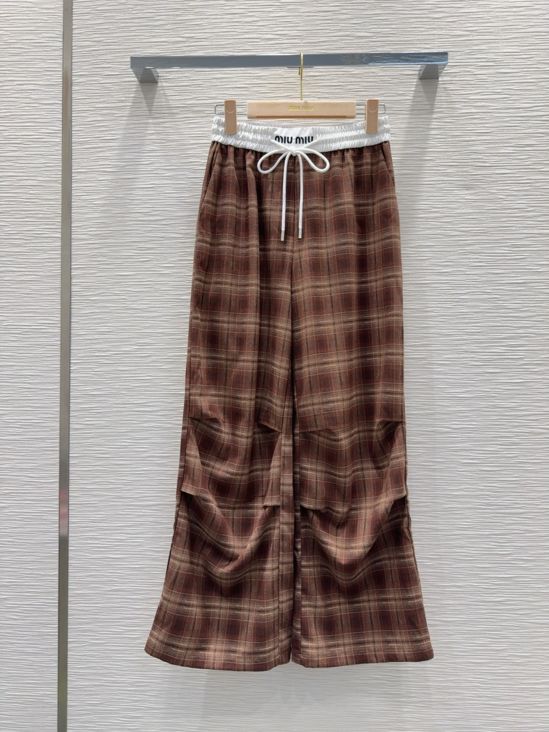 🛍️Miu Mi*👑2025FW新款 阔腿长裤 时髦好穿度爆棚的行走的休闲裤 风格百搭 高级定制 轻薄舒