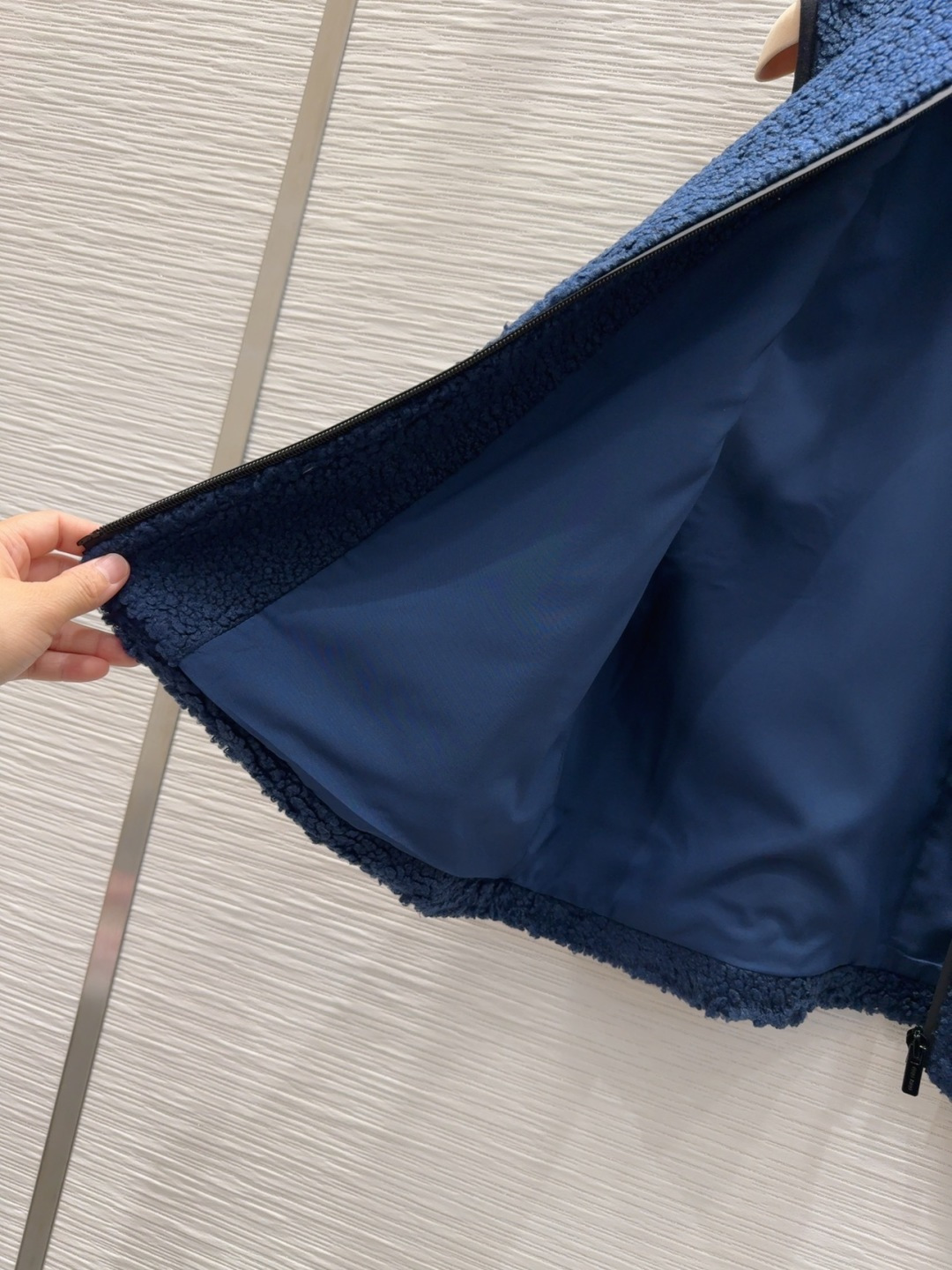 🛍️Miu Mi*👑2025FW新款马甲 高级大气 满满的穿搭高级感 创新面料 轻盈柔软 实物非常赞！上