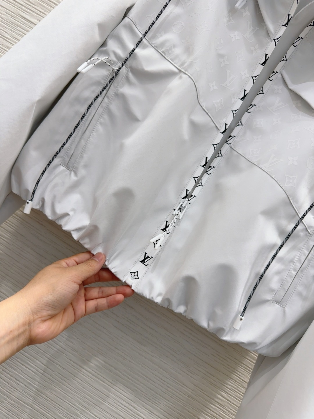 🛍️Louis Vuitto* 👑2025FW新款 防晒衣的设计 轻薄面料 特殊材质有肌理感 每个小细节