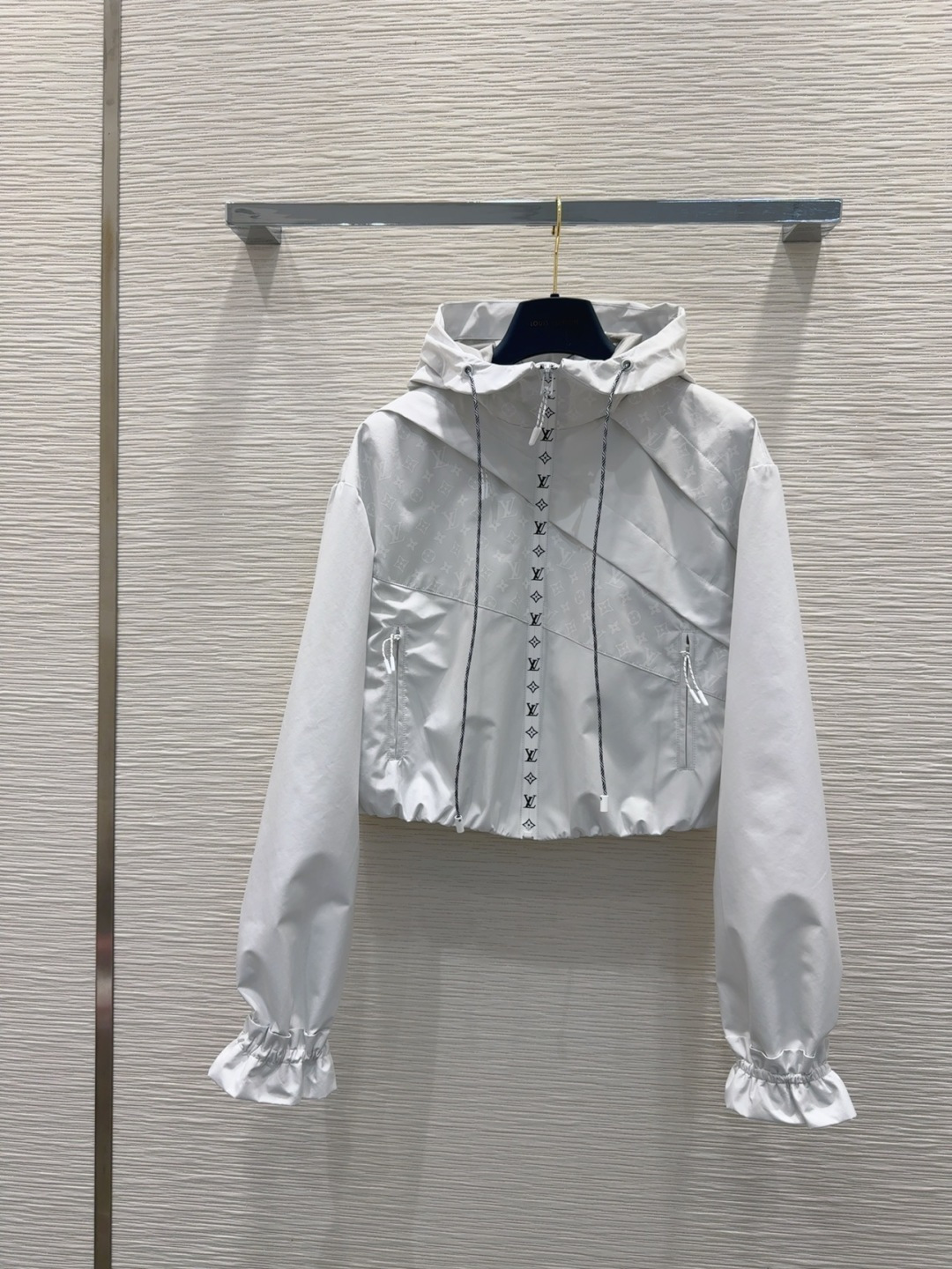 🛍️Louis Vuitto* 👑2025FW新款 防晒衣的设计 轻薄面料 特殊材质有肌理感 每个小细节