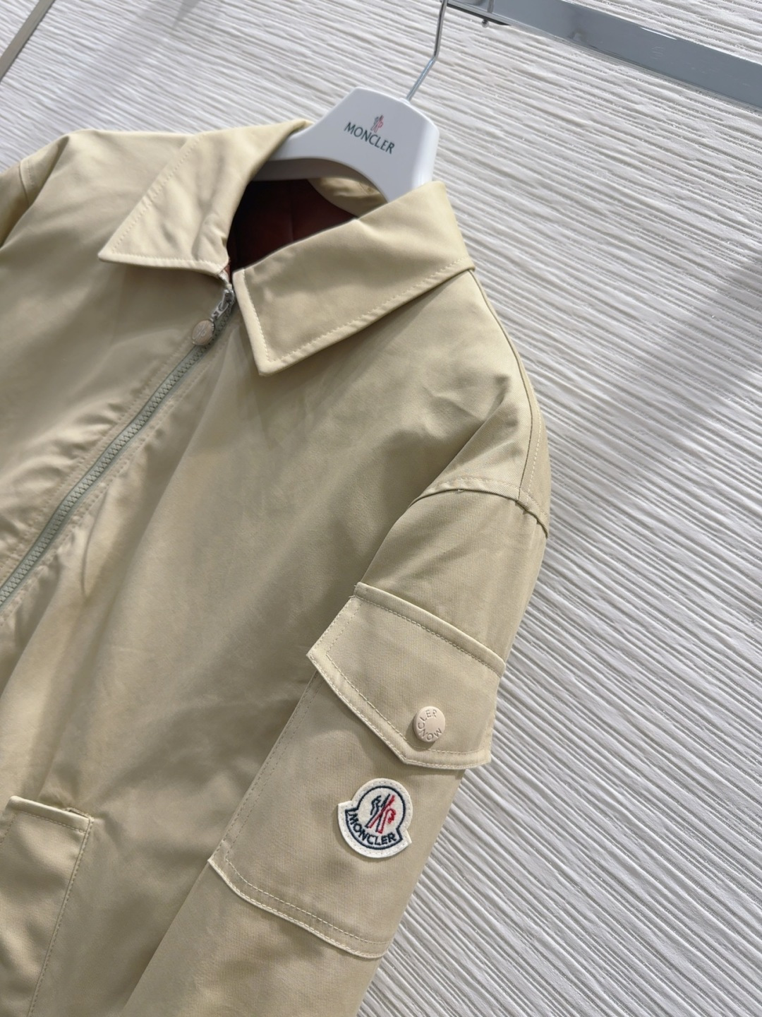 🛍️Moncle*👑2025FW新款外套 舒适百搭 贸易公司订单货！原单渠道货 好搭配 不可多得的一款！