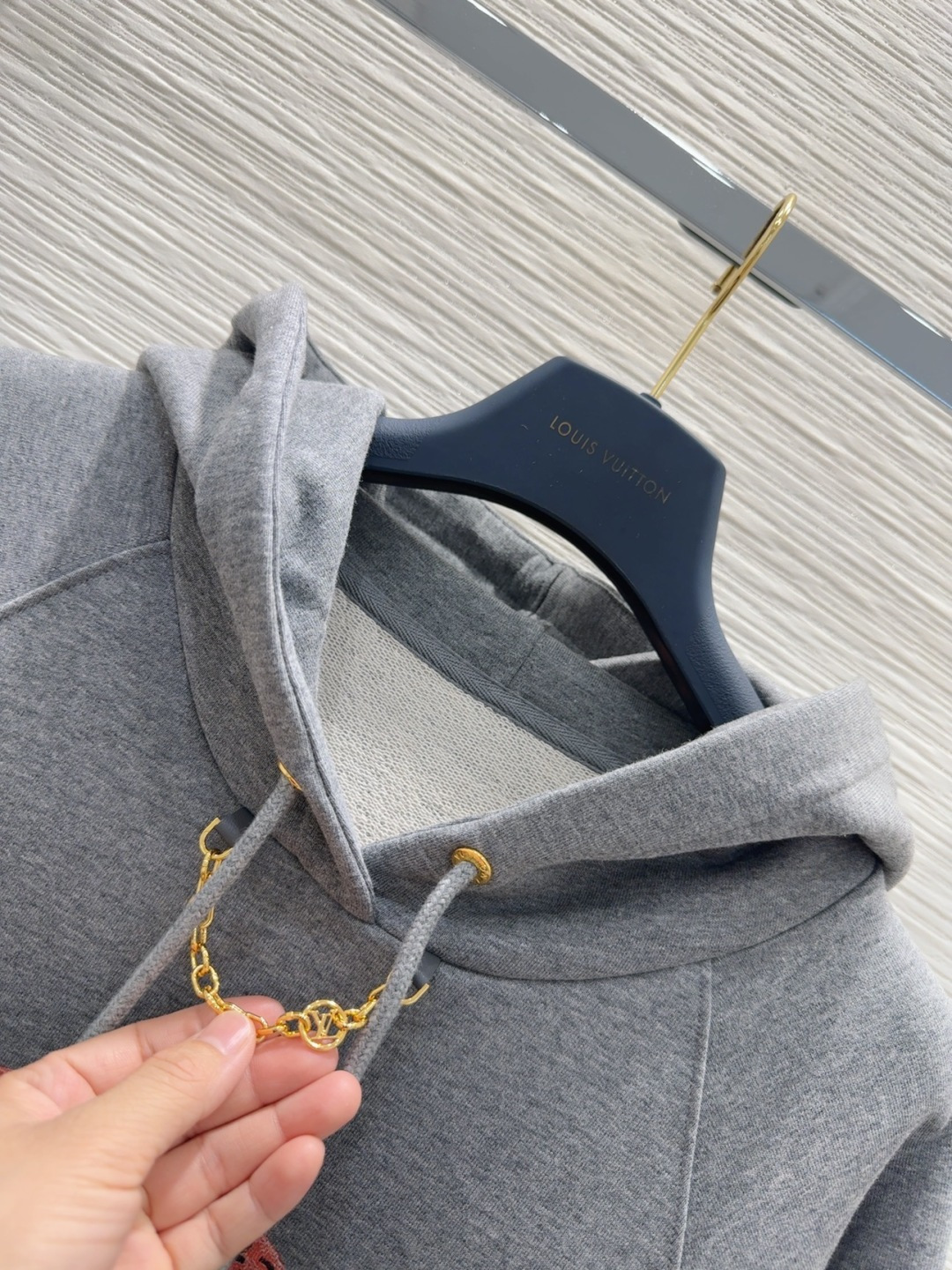 🛍️Louis Vuitto*👑2025FW新款 爆款来袭 人人都能驾驭INS风懒人卫衣 时髦运动风，贴