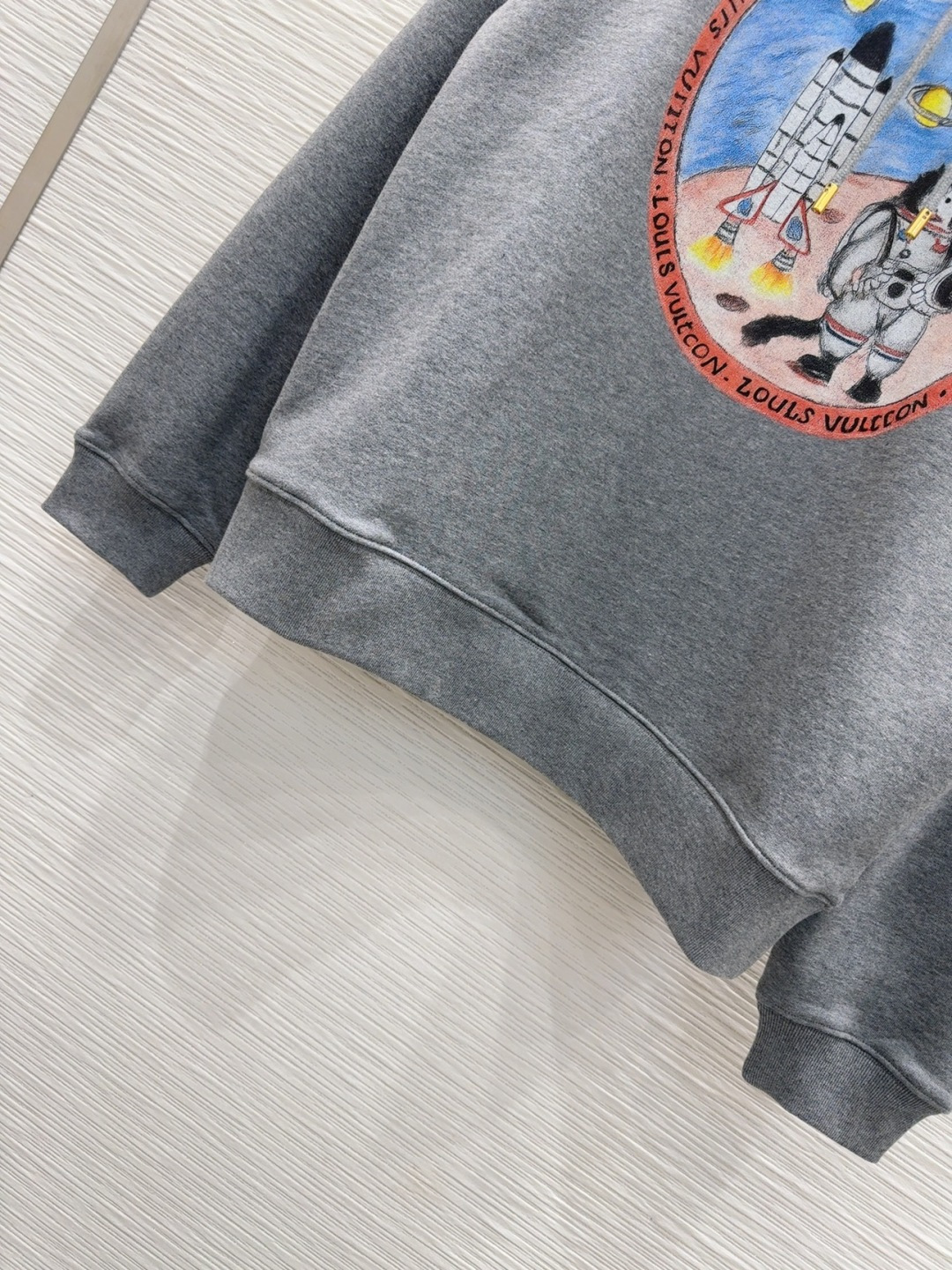 🛍️Louis Vuitto*👑2025FW新款 爆款来袭 人人都能驾驭INS风懒人卫衣 时髦运动风，贴