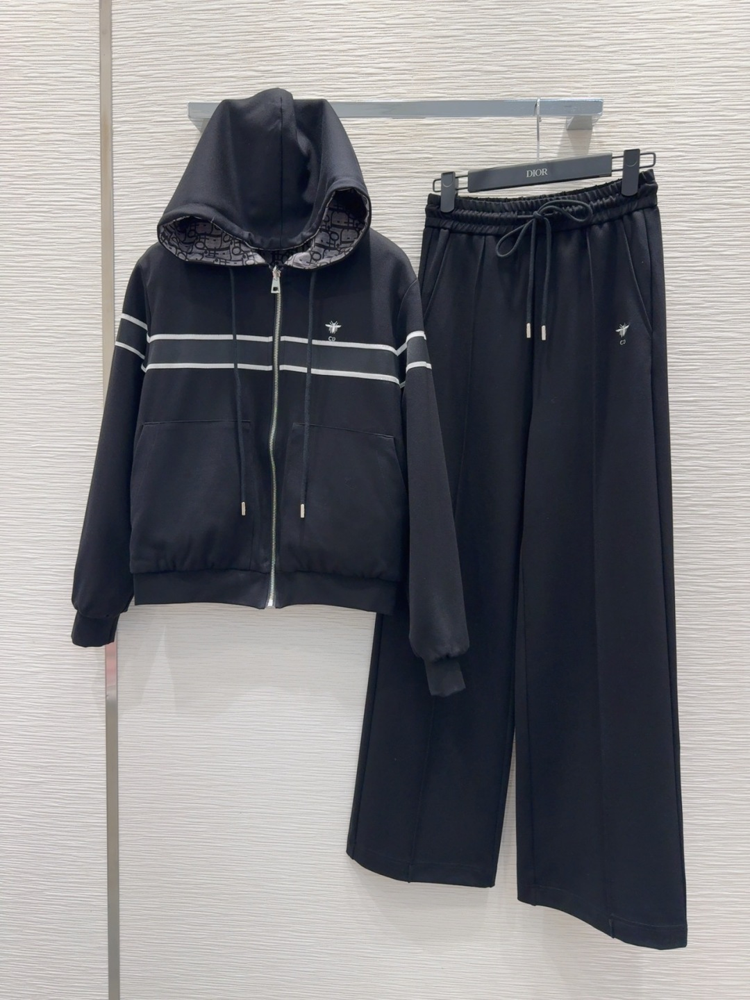 🛍️ Christian Dio* 👑 2025FW新款套装 外套双面可穿 上身显瘦又提升时髦度，优雅气