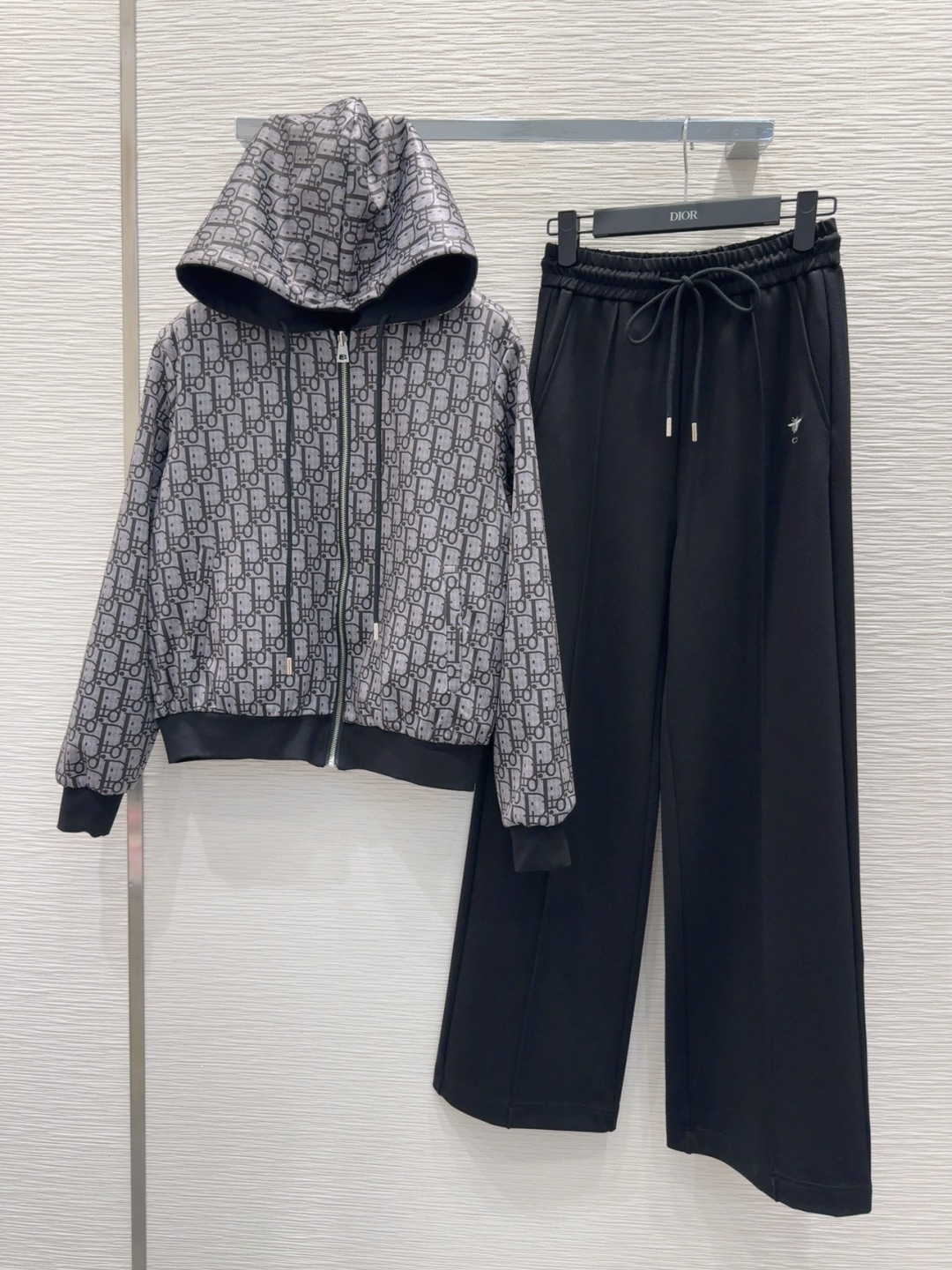 🛍️ Christian Dio* 👑 2025FW新款套装 外套双面可穿 上身显瘦又提升时髦度，优雅气