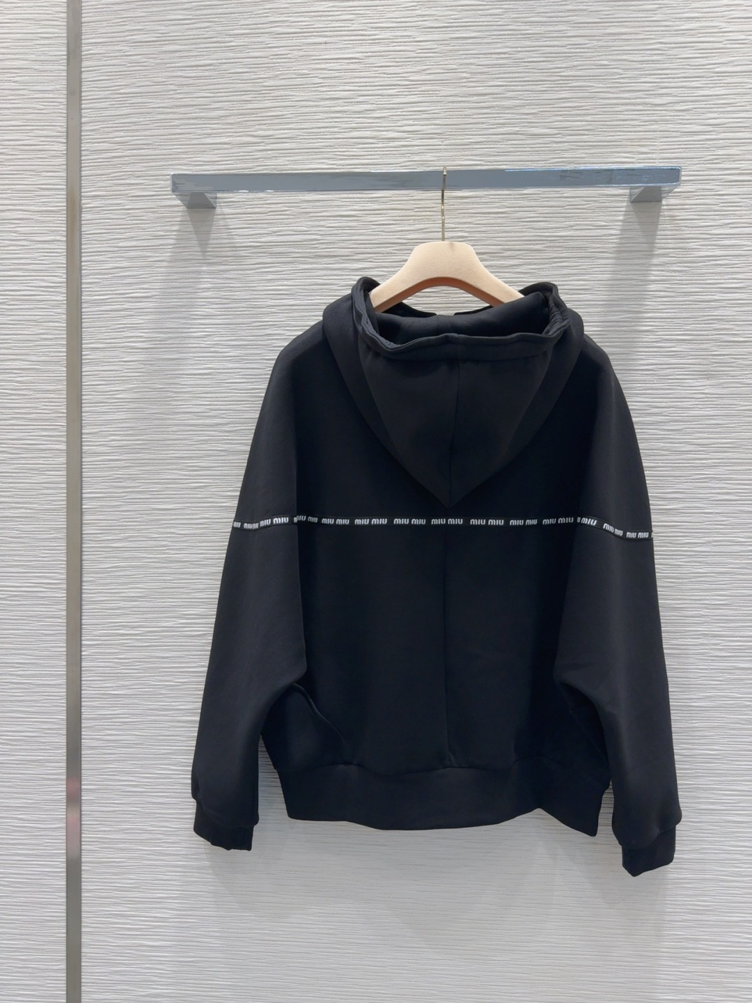 🛍️Miu Mi*👑2025FW新款休闲外套 高版出品！干净利落的剪裁 细节在线 设计简约又不失时髦感 