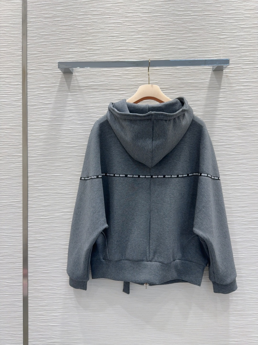 🛍️Miu Mi*👑2025FW新款休闲外套 高版出品！干净利落的剪裁 细节在线 设计简约又不失时髦感 