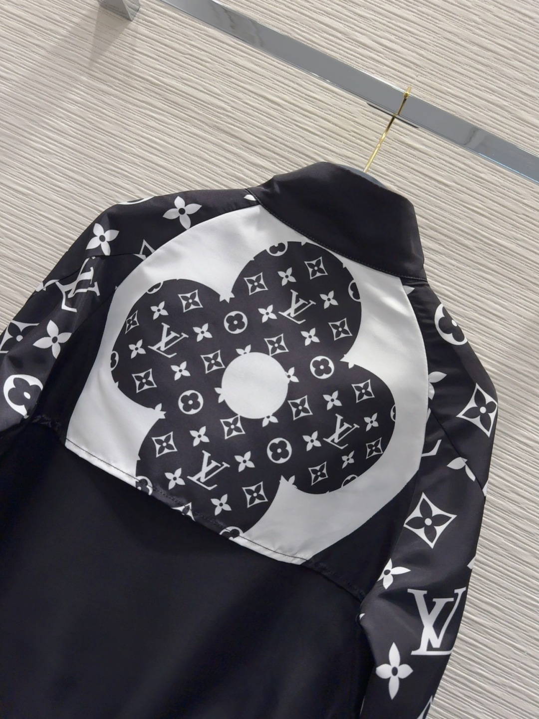 🛍️Louis Vuitto*👑2025FW新款套装 轻薄面料 特殊材质有肌理感 每个小细节都非常注重 