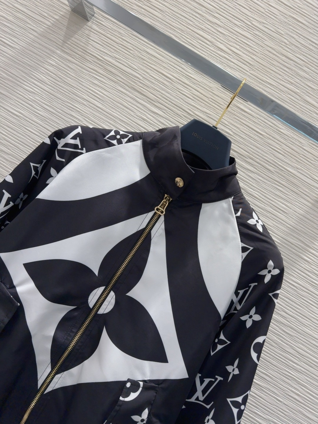 🛍️Louis Vuitto*👑2025FW新款套装 轻薄面料 特殊材质有肌理感 每个小细节都非常注重 