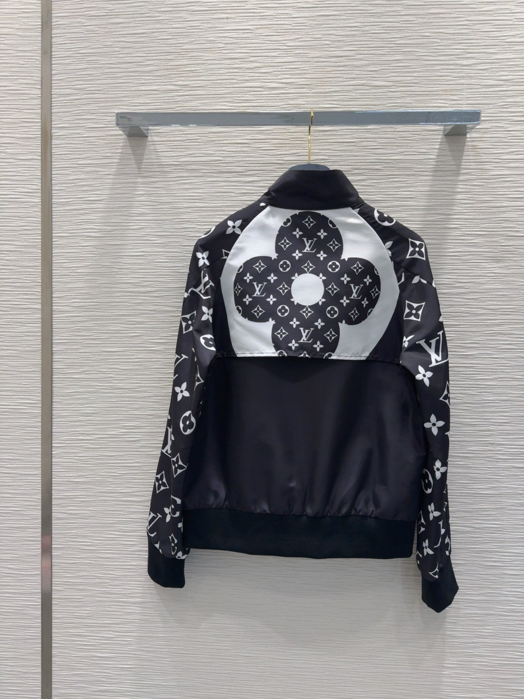 🛍️Louis Vuitto*👑2025FW新款套装 轻薄面料 特殊材质有肌理感 每个小细节都非常注重 