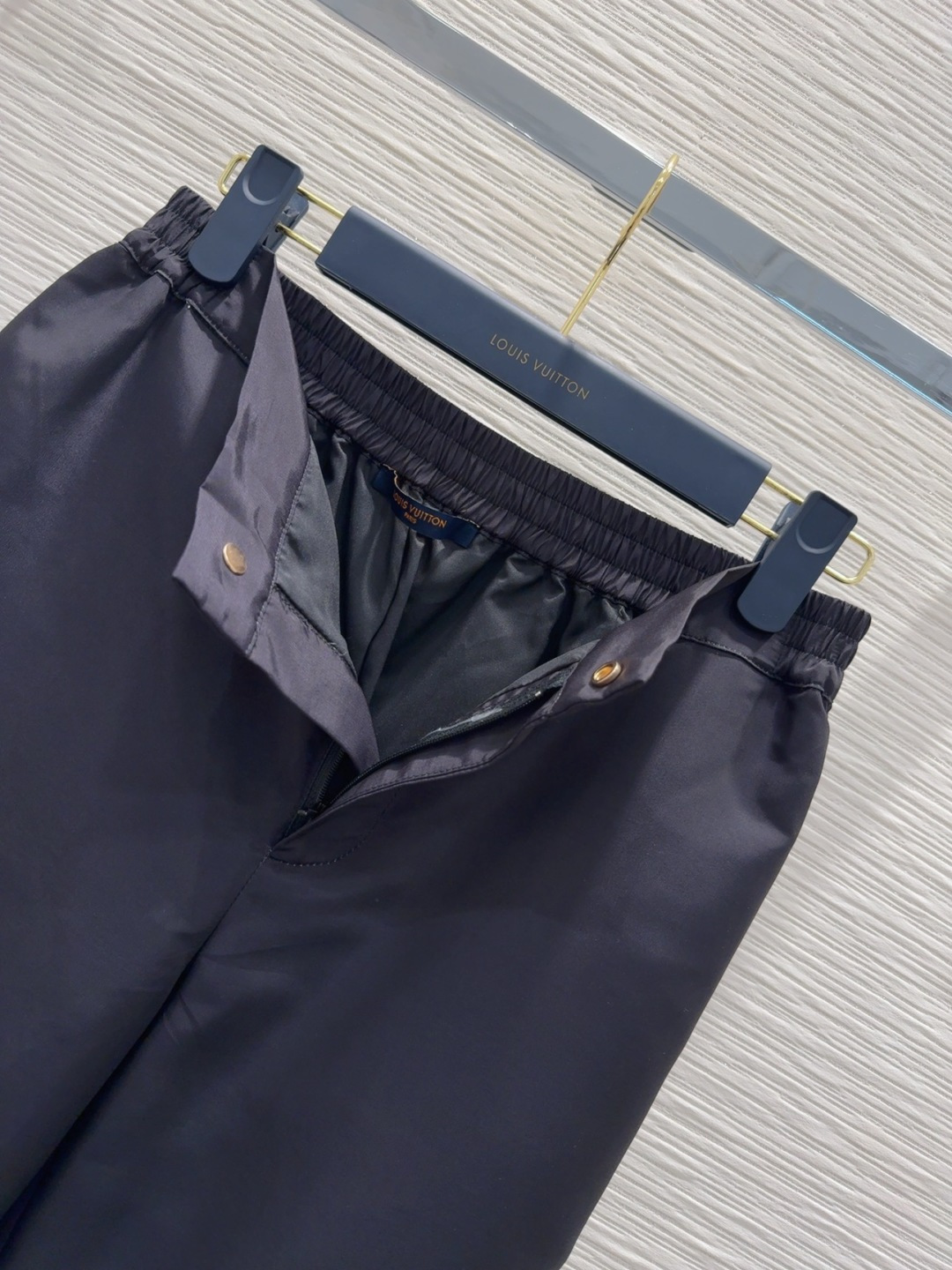 🛍️Louis Vuitto*👑2025FW新款套装 轻薄面料 特殊材质有肌理感 每个小细节都非常注重 