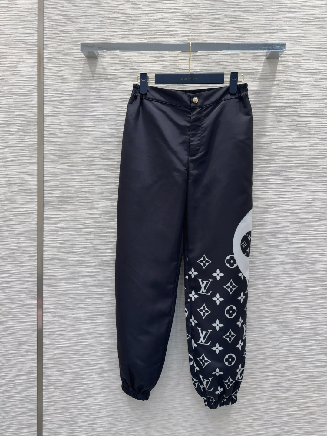 🛍️Louis Vuitto*👑2025FW新款套装 轻薄面料 特殊材质有肌理感 每个小细节都非常注重 