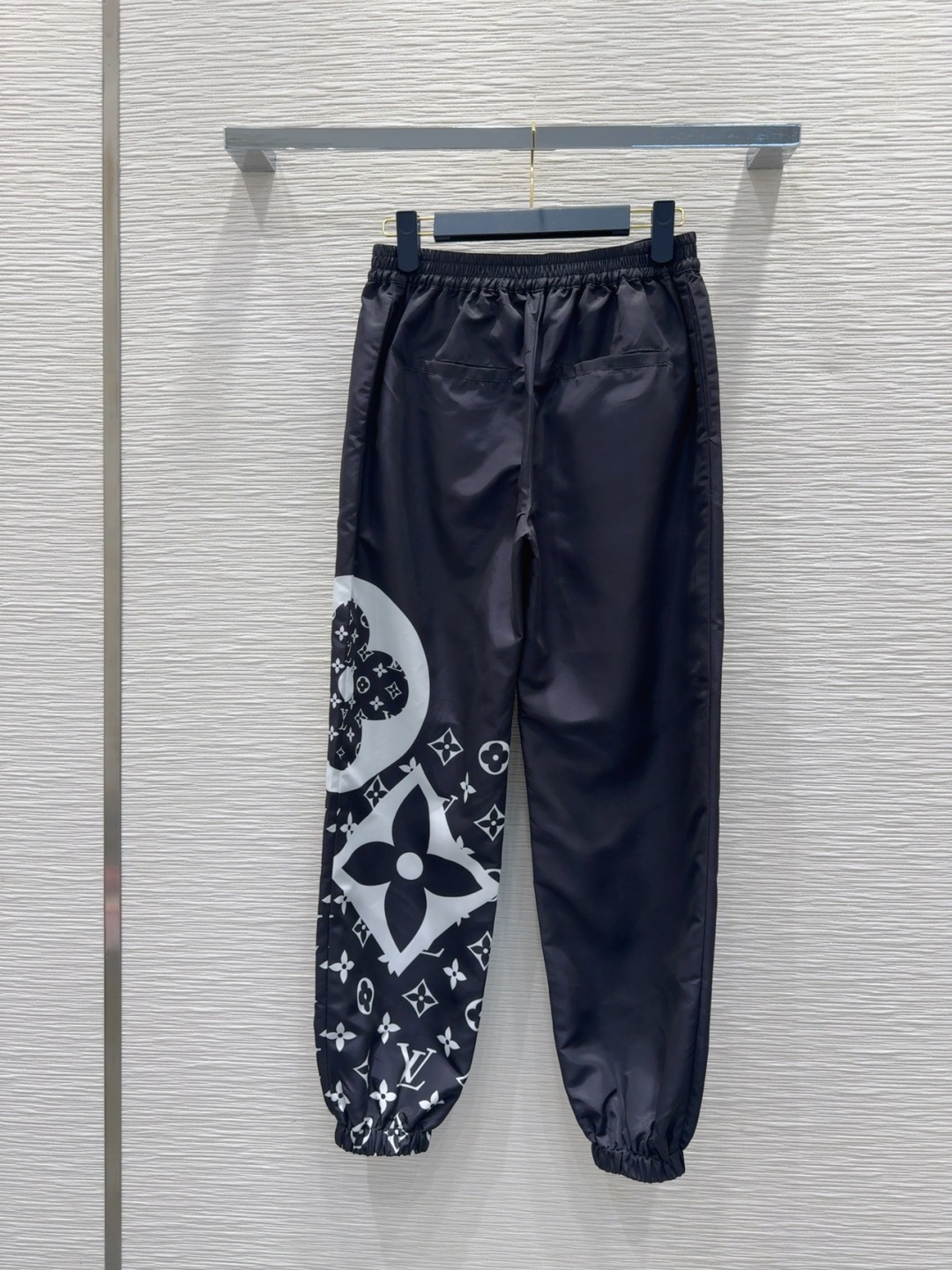 🛍️Louis Vuitto*👑2025FW新款套装 轻薄面料 特殊材质有肌理感 每个小细节都非常注重 