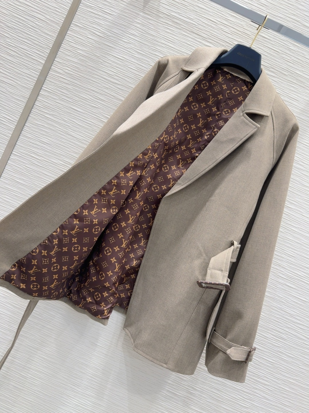 🛍️Louis Vuitto*👑2025FW新款 简洁大气的西装外套 非常高级的进口质地 仔细看细节 上