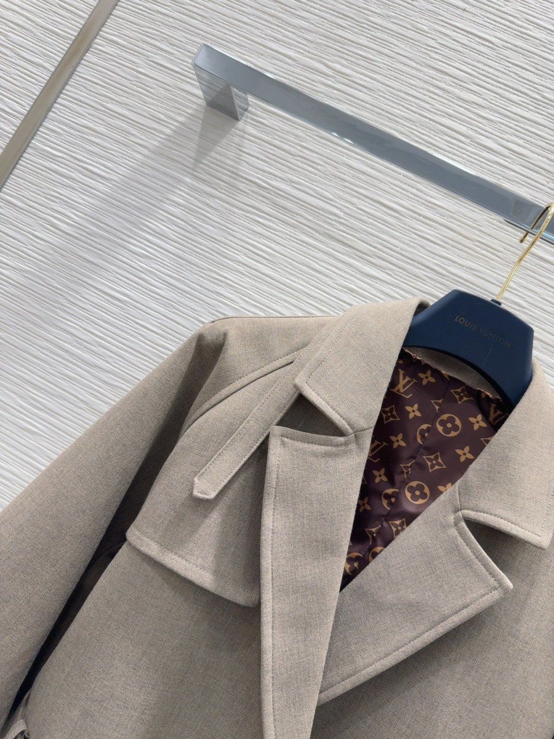 🛍️Louis Vuitto*👑2025FW新款 简洁大气的西装外套 非常高级的进口质地 仔细看细节 上