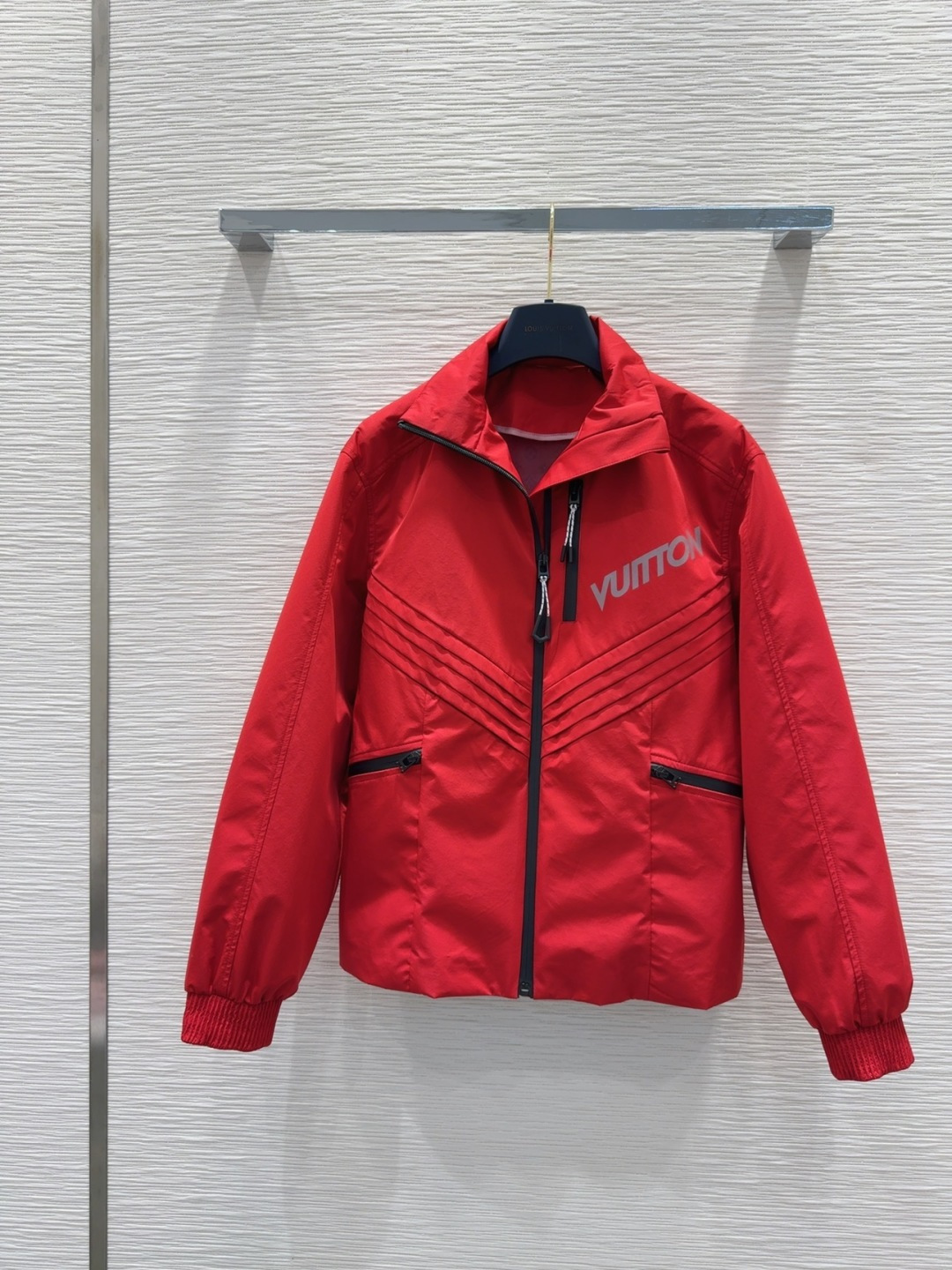 🛍️ Louis Vuitto* 👑 2025FW新款冲锋衣 时髦度爆棚 💯高级定制V家专属Logo 绝