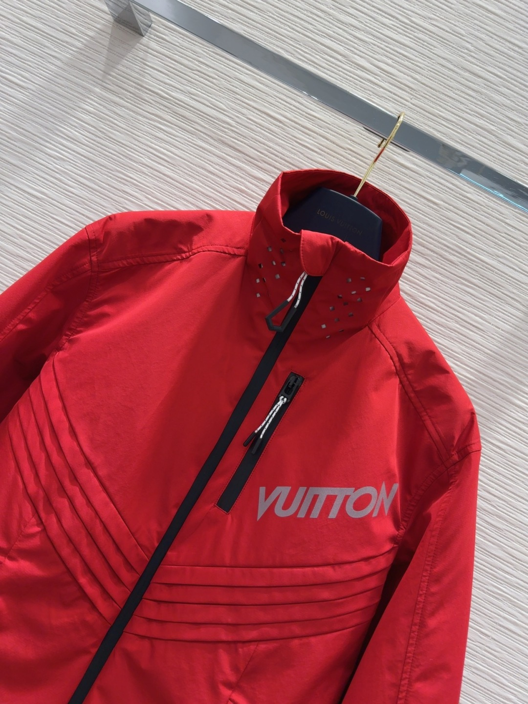 🛍️ Louis Vuitto* 👑 2025FW新款冲锋衣 时髦度爆棚 💯高级定制V家专属Logo 绝