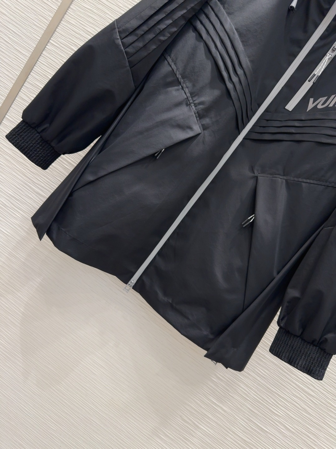 🛍️ Louis Vuitto* 👑 2025FW新款冲锋衣 时髦度爆棚 💯高级定制V家专属Logo 绝