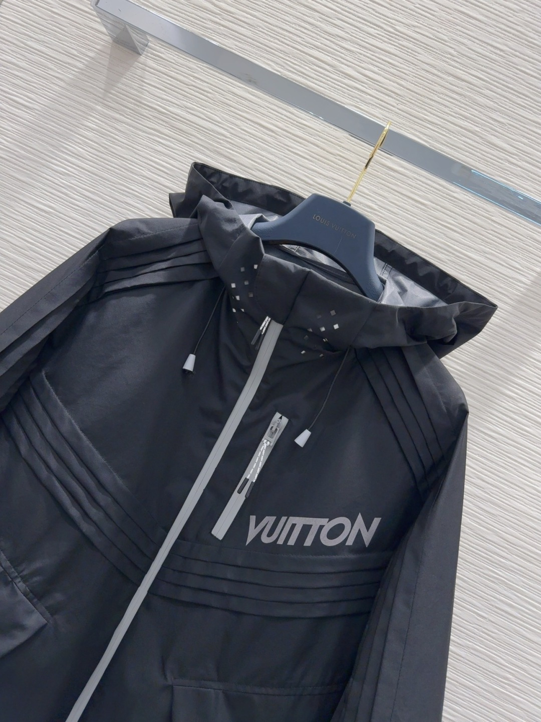 🛍️ Louis Vuitto* 👑 2025FW新款冲锋衣 时髦度爆棚 💯高级定制V家专属Logo 绝