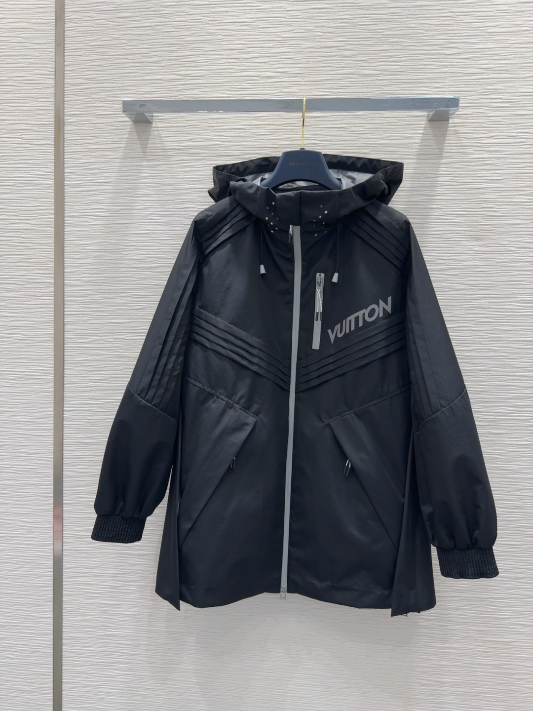 🛍️ Louis Vuitto* 👑 2025FW新款冲锋衣 时髦度爆棚 💯高级定制V家专属Logo 绝