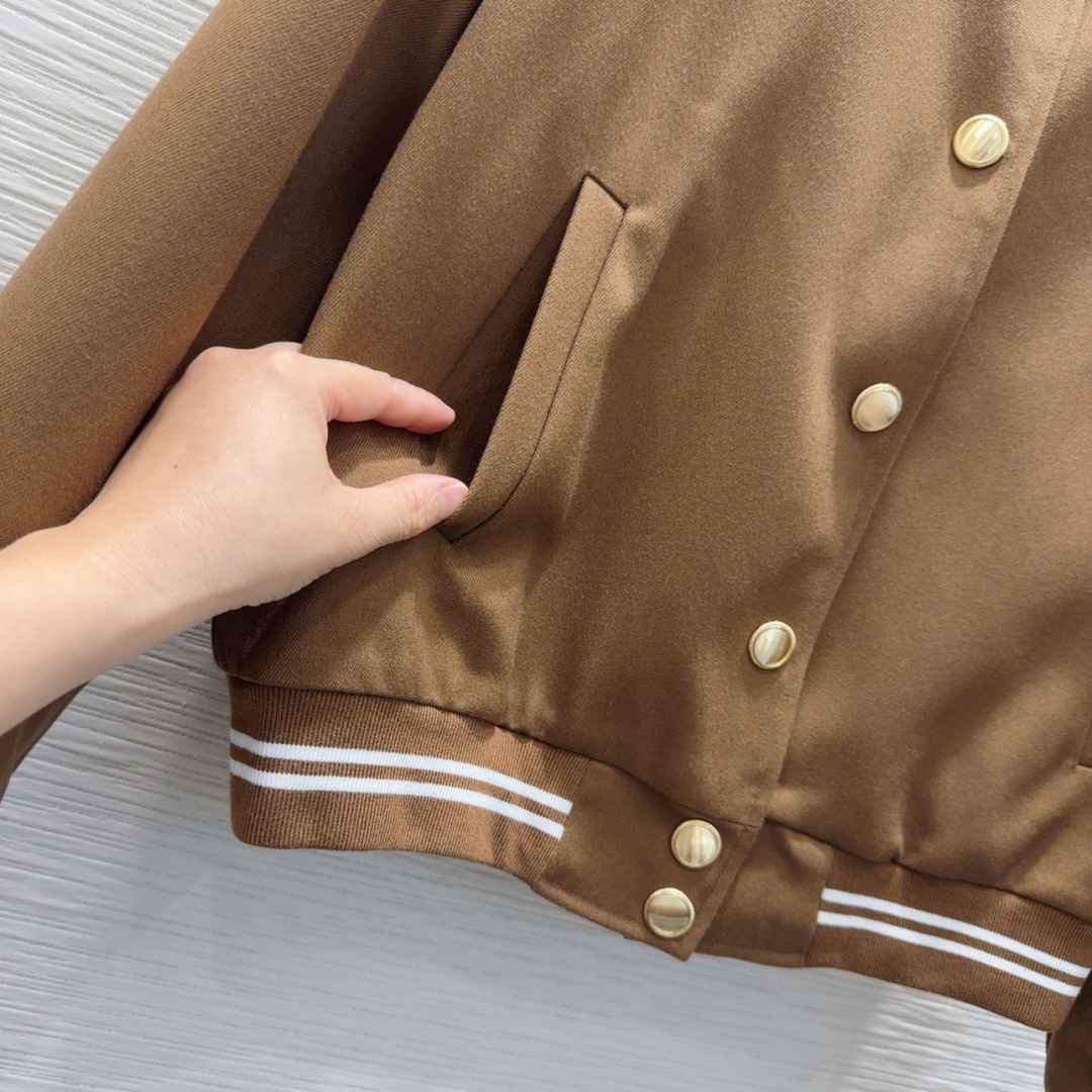 🛍️ YS*L 👑 2025FW新款套装 出货即爆单 定制进口密度进口面料 特殊材质有肌理感 每个小细节