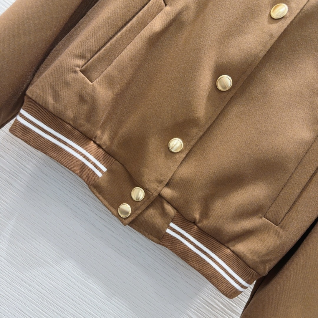 🛍️ YS*L 👑 2025FW新款套装 出货即爆单 定制进口密度进口面料 特殊材质有肌理感 每个小细节